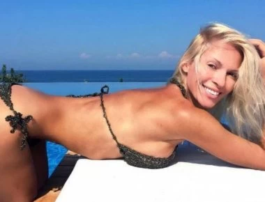 Η προκλητική πόζα της Ασημίνας Ιγγλέζου που έβαλε «φωτιά» στο ανδρικό κοινό (φωτο)